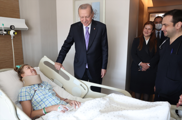 Cumhurbaşkanı Erdoğan'dan kaza geçiren Hasan Basri Yalçın'a hastanede ziyaret