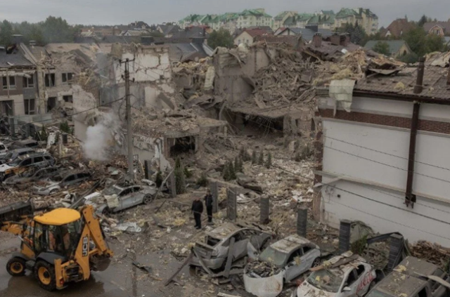 Ülkenin başkenti 12 saatlik saldırıda harabeye döndü! Görüntüler korkunç