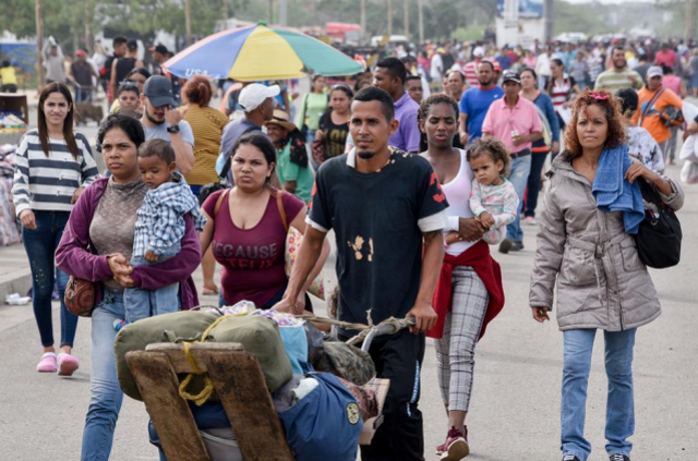 Kolombiya, Venezuela'dan mülteci akınına hazırlanıyor! Sınıra binlerce asker sevk edildi