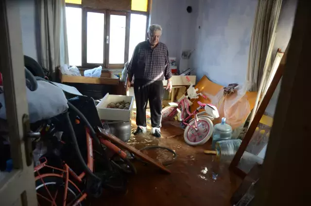 Antalya'da kuvvetli yağış 6 ilçede hasara neden oldu, mahsur kalan hayvanlar kurtarıldı