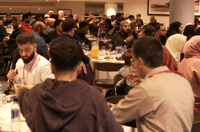 Manchester United iftar yemeği düzenledi
