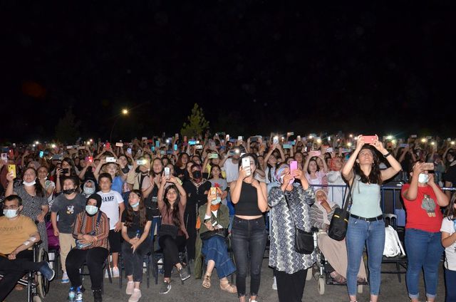 Elbistan Festivali'nde Cem Adrian coşkusu! On binlerce kişi konsere akın etti