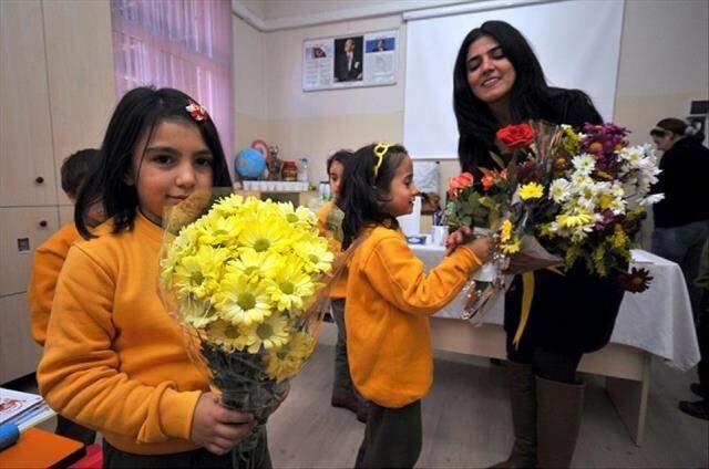 Öğretmenler günü ne zaman? Türkiye'de öğretmenler günü ne zaman kutlanmaktadır? Dünya öğretmenler günü ne zaman kutlanır?
