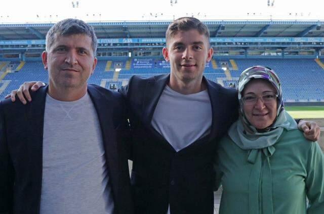 Alman ekipleri Türk gençlerini topluyor! Sırada Burak Yılmaz'ın veliahtı Enis var