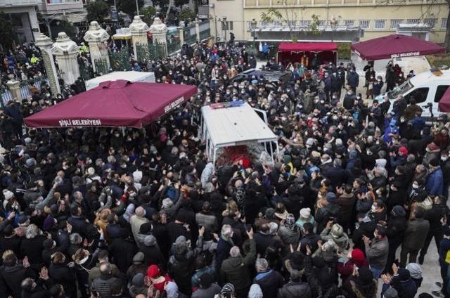 Yeşilçam'ın usta oyuncusu Fatma Girik son yolcuğuna uğurlandı