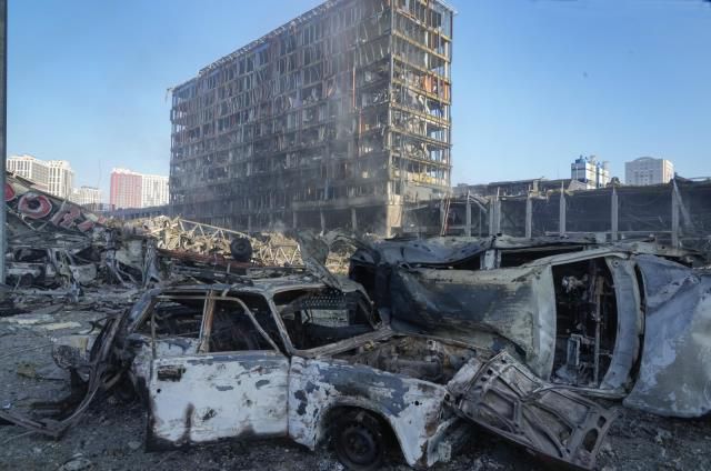 Savaşın şiddeti artıyor! Ukrayna ordusu, işgal altındaki limanda Rus gemisini vurdu