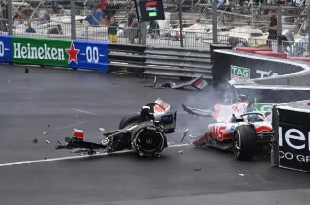 Aracın son halini görenler 'Nasıl kurtuldu?' diyor! Ünlü Formula 1 pilotu ölümden döndü