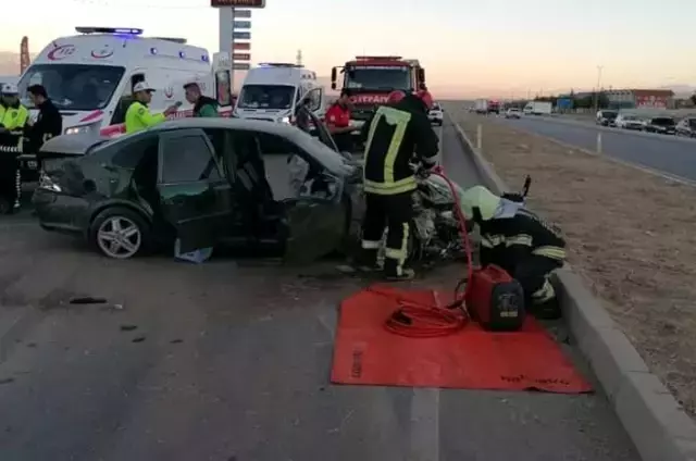 Lastiği patlayan otomobil karşı şeride geçip dehşet saçtı: 1 bebek öldü, 3'ü çocuk 9 kişi yaralandı