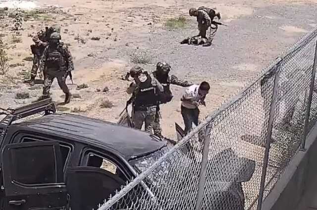 Meksikalı askerler kartel üyelerini sıraya dizip ateş ederek öldürdü