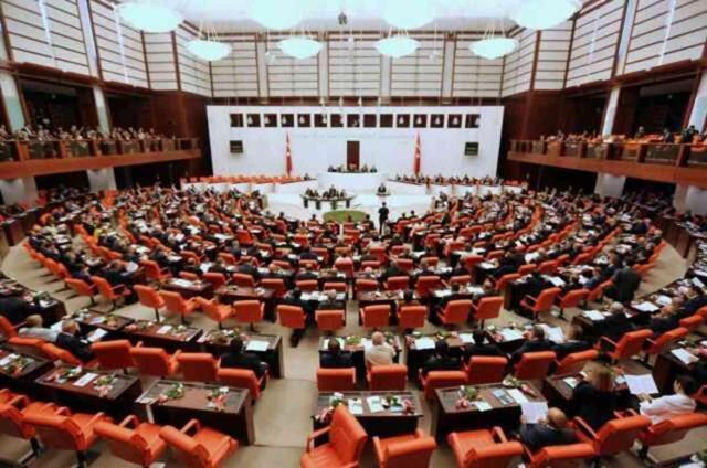 Emeklinin bayram ikramiyesini 3 bin TL'ye çıkaracak 8. Yargı Paketi bu hafta TBMM'ye geliyor