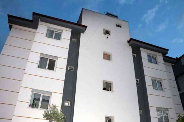 Gözü dönmüş kadın, mahalledeki çocukların üzerine benzin döküp yakmaya çalıştı