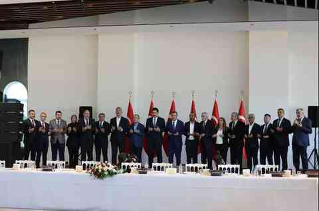 6 yıllık küslük böyle sona erdi! Tarihi törene Emine Şenyaşar katılamadı