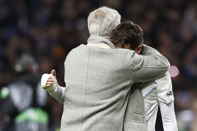 Mert Hakan ağlamış! Mourinho'nun Rangers maçı sonrası soyunma odası konuşması ortaya çıktı