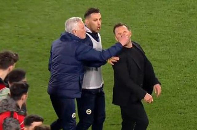 Okan Buruk: Mourinho hala ağlamaya devam ediyor