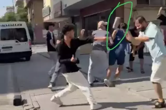 Kavga ettikleri kişiyi taşla bayılttılar! Dehşet anları kamerada