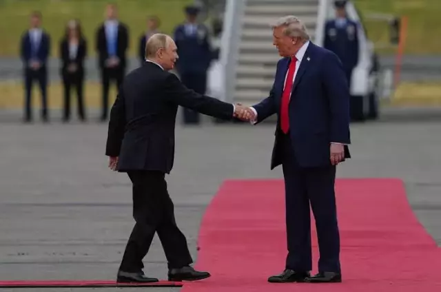 Alaska'da tarihi görüntüler! Trump ve Putin 6 yıl sonra yan yana