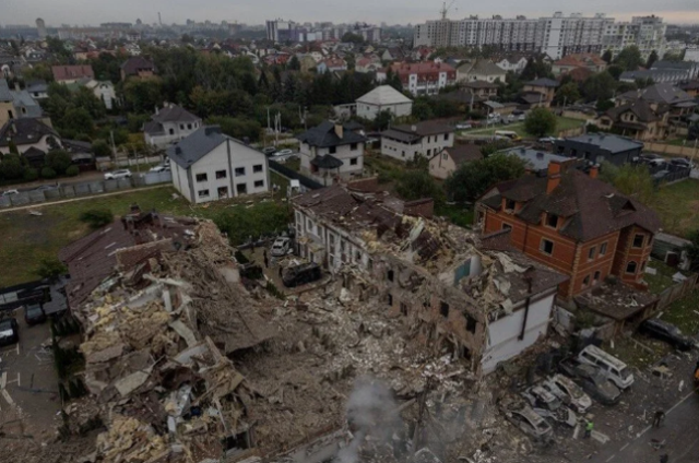 Ülkenin başkenti 12 saatlik saldırıda harabeye döndü! Görüntüler korkunç