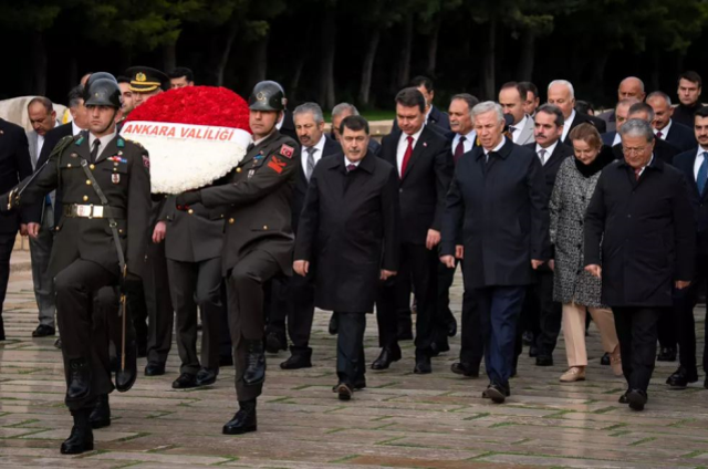 Anıtkabir'deki törene damga vuran görüntü: Yavaş ve başsavcı yan yana