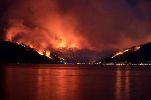 Tüyler ürperten anlar! Marmaris'te hava kararınca, felaket daha da korkunç bir hal aldı