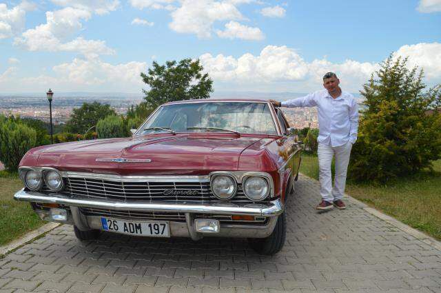Sıfır araç fiyatına aldığı 1965 model klasik otomobiline gözü gibi bakıyor