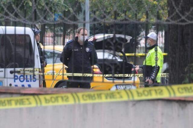 AYRILMAK İSTEYEN KADIN ARKADAŞINI TAKSİDE ÖLDÜRDÜ, CESETLE EMNİYETE GİDİP TESLİM OLDU