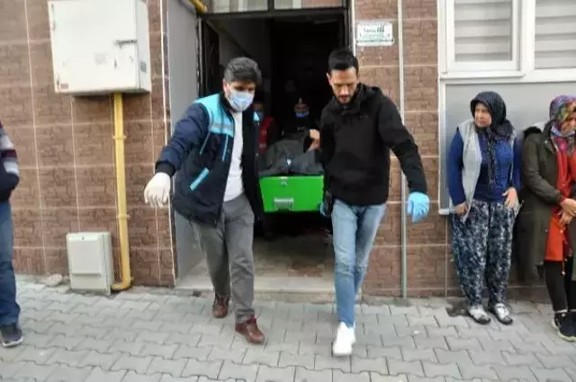 Eski polis memuru evinin bahçesinde ölü bulundu