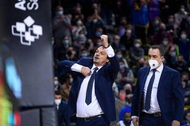 İspanyol taraftarlar çılgına döndü! Barcelona-Anadolu Efes maçına Ergin Ataman damga vurdu