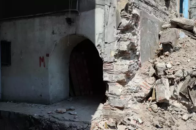 Asırlık Genelevi'nin altında Osmanlı hamamı ve sinagog bulundu.