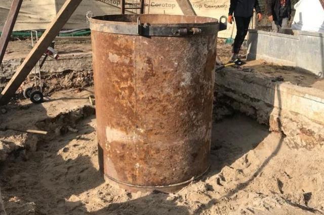 Defineci camiası bu haberi konuşuyor! Evin bahçesindeki gizemli kazıdan Hitler'in 4 tonluk altın hazinesi çıktı