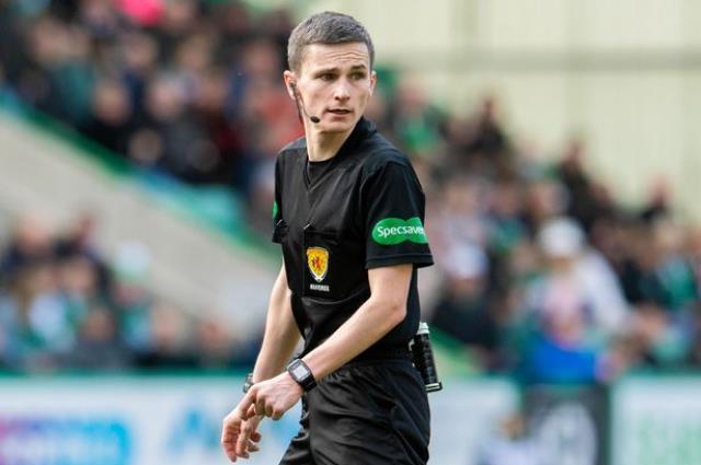 Ülke tarihinde bir ilk! Ünlü hakemler aynı anda eşcinsel olduklarını açıkladı