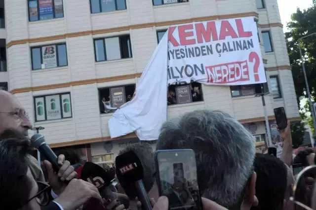 Yalova'ya giden Kılıçdaroğlu'na pankartlı protesto, öfkeli partililer apar topar indi