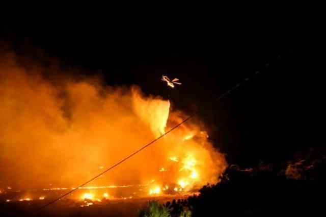 Mersin'deki yangın ikinci gününde devam ediyor! Karayolu ulaşıma kapatıldı, 303 hanedeki 790 kişi tahliye edildi