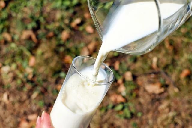 Rüyada süt içmek ne anlama geliyor? Rüyada bardaktan süt içmek ne demek? Rüyada bozuk süt içmek nedir?