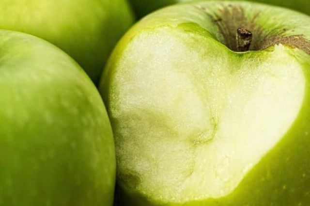 Rüyada yeşil elma görmek ne anlama gelir? Rüyada yeşil elma ağacı görmek nedir? Rüyada yeşil elma topladığını görmek ne demek?