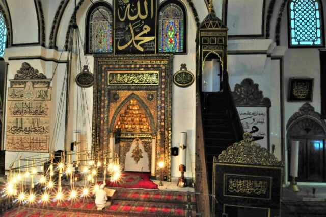 Bursa Ulu Camii kim yaptı, hikayesi nedir? Bursa Ulu Camii ne zaman yapıldı, özellikleri ne? Bursa Ulu Camii hat yazıları ve anlamları nedir?