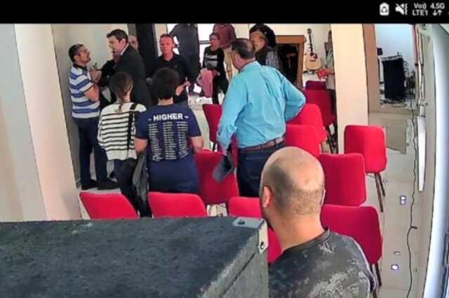 Kilise'de bir garip olay! Kilise Pastörüne tokat attı, 'Hoşgörüsünü Denedim' dedi