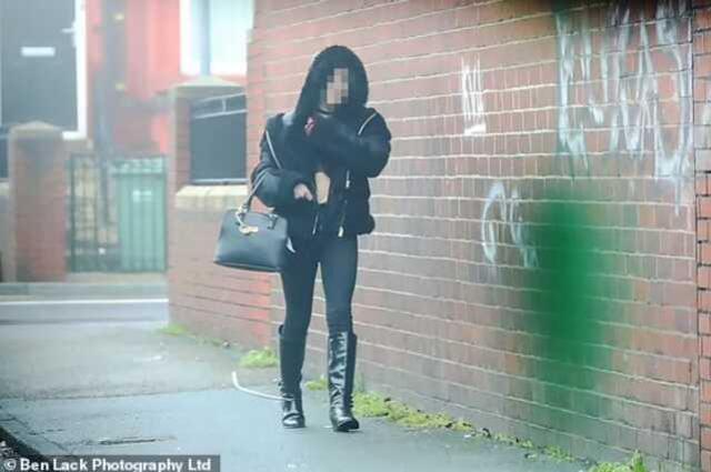 Hayat kadınlarının okul önünde öğrenci babalarını hedef almaları tepkiye sebep oldu