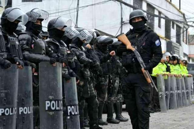 Ekvador'da OHAL kararı sonrası çeteler sokaklara indi