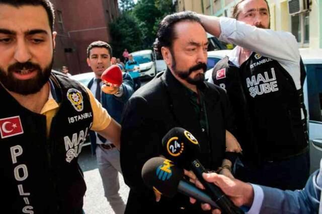 Adnan Oktar cezaevinde yüzlerce avukatla görüşmüştü! Adnan Oktar nereye nakledildi?