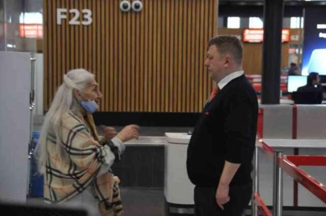 Vize başvurusu reddedilen İranlı akademisyen 2 aydır İstanbul Havalimanı'nda yaşıyor