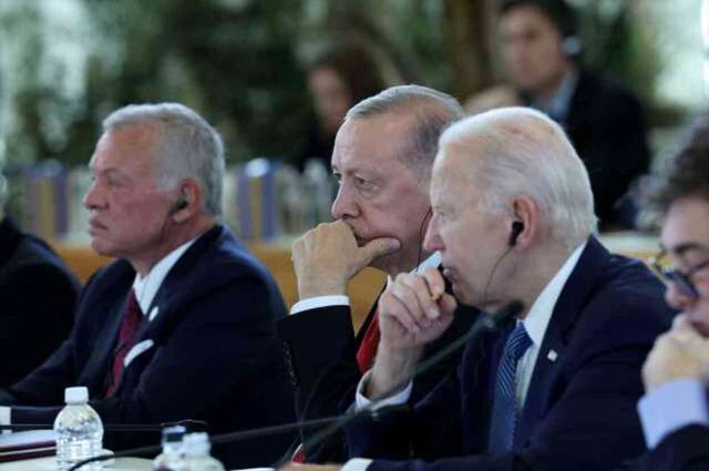 Cumhurbaşkanı Erdoğan, G-7 Zirvesi'nde ABD Başkanı Biden ile görüştü