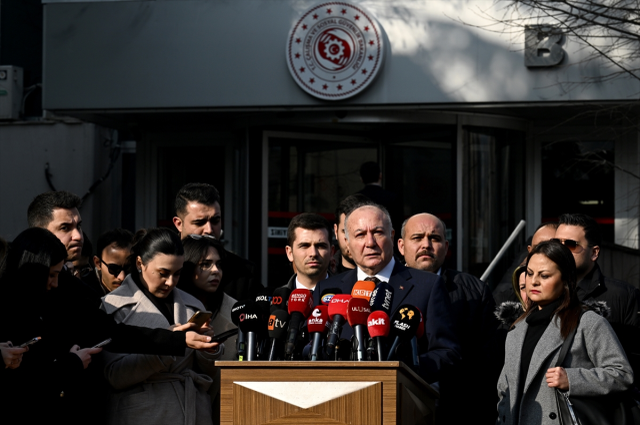TÜRK-İŞ AÇIKLAMASI! TÜRK-İŞ asgari ücret açıklaması saat kaçta?