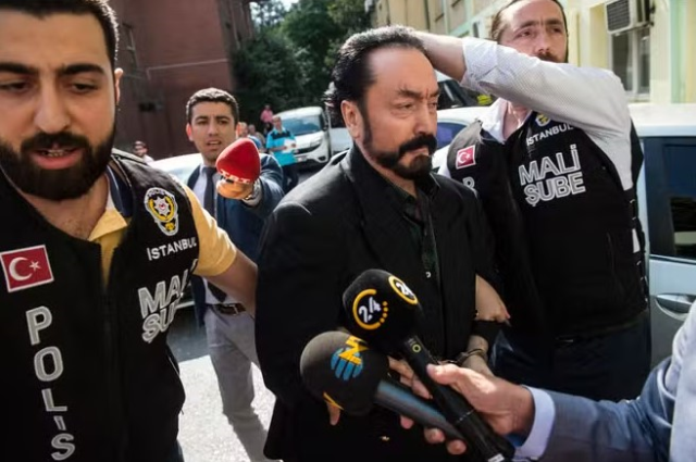 Adnan Oktar'ın yeniden hakim karşısında: 3 suçtan beraat etti, savunması dikkat çekti
