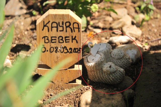 Kürtajla alınan cenin için soruşturması! Yanına patik bırakılan mezar açılacak