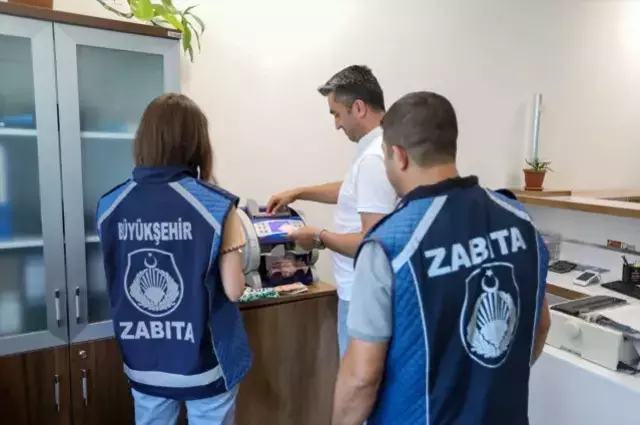 Dilenci üzerinde çıkan parayı görenler gözlerine inanamadı