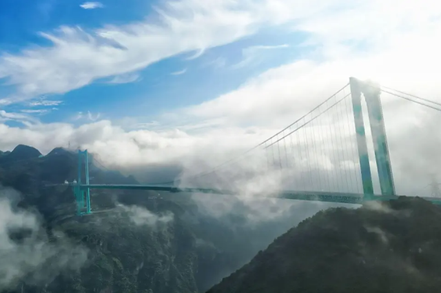 Dünyanın en yüksek köprüsü açıldı: Yolculuk süresi 2 saatten 2 dakikaya düştü