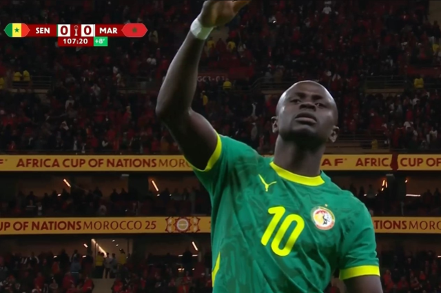 Yıllarca unutulmayacak final! Sahadan çekildiler, geri döndüler, 90+24'te penaltı kurtarıp şampiyon oldular