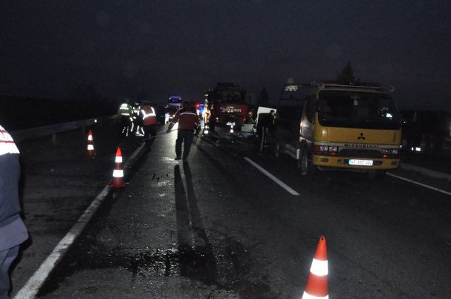 Manisa'da feci kaza: 2 ölü, 5 yaralı