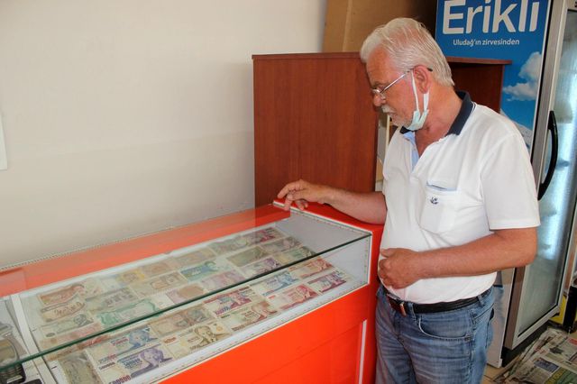 Babasının anısını yaşatmak için kıraathaneyi antikacıya çevirdi, büyük ilgiyle karşılaştı