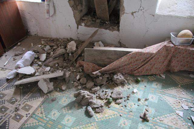 Depremden en çok etkilenen Elazığ'ın Kuşbayırı köyündeki hasar gün ağarınca ortaya çıktı! Vatandaşlar geceyi sokaklarda geçirdi